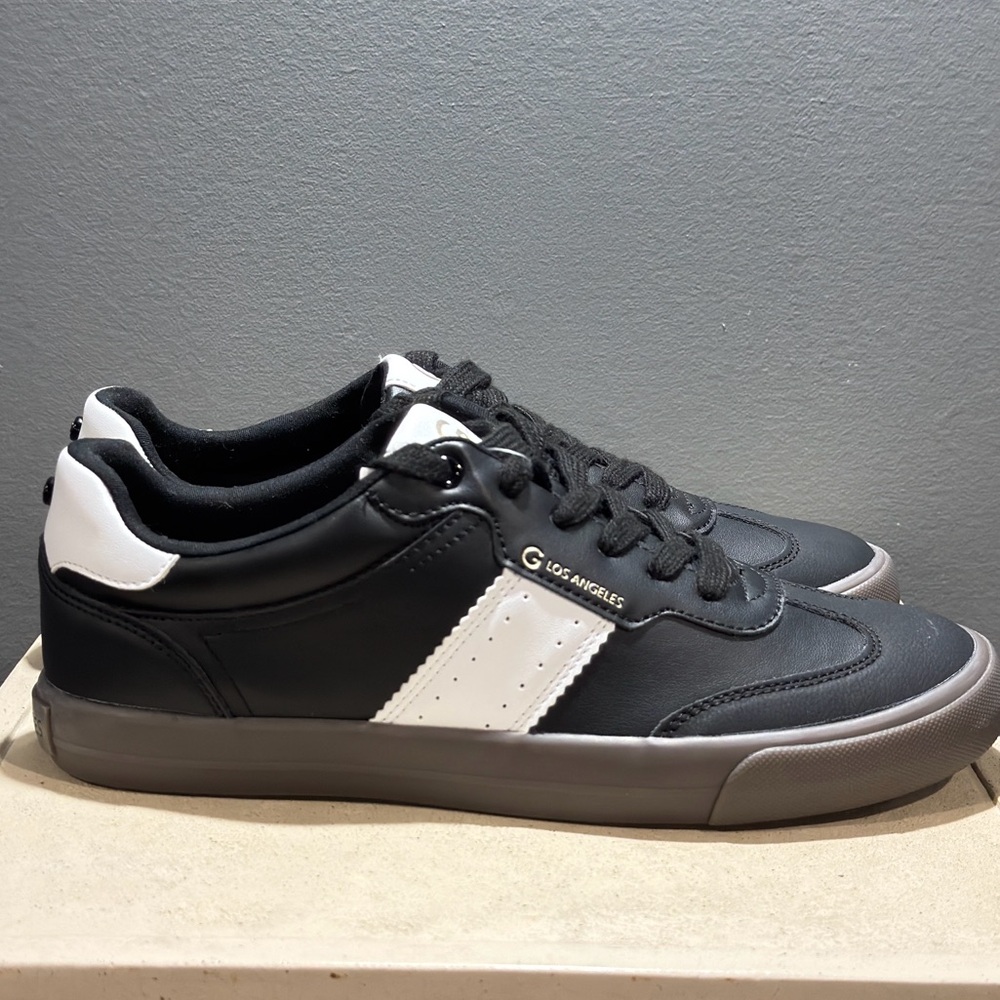 G By Guess Black Low Top Gum Sole Sneakers Casual Streetwear Shoes 8.5 NWT - Picture 3 of 9